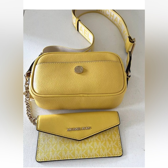 New Michael Kors Maisie Small 2-in-1 Camera Crossbody Leather Golden Yellow - Picture 4 of 6
